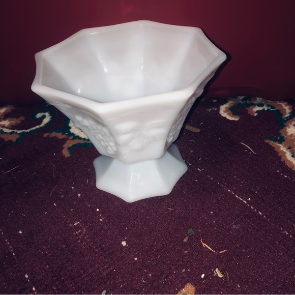 Vintage octagon milk glass compote with grapes and vines. - Picture 6 of 9